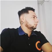 Profesional en administración con amplio conocimiento en el área de sociales